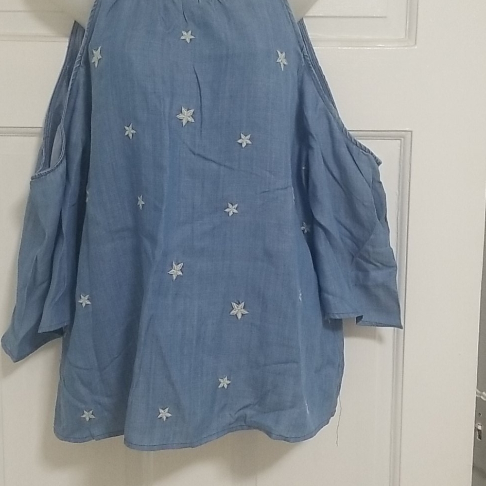 Top - Picture 2 of 3